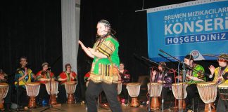 Down sendromlu ve otizmli gençlerden muhteşem konser Down sendromlu