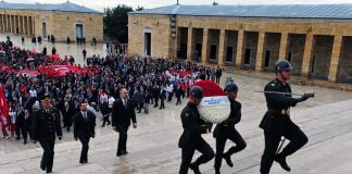 Gençler Ata’nın huzurunda Gençler