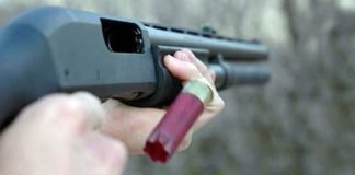 Babasının tüfeğiyle oynayan çocuk kendini vurdu