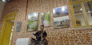 Engelleri aşarak dünyaca ünlü fotoğraf sanatçısı oldu