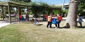 Çevreci minikler iş başında