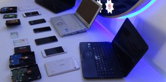 Polisler sahte polisler tarafından dolandırıldı