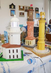 atık malzemelerden sanat eseri