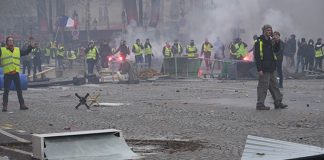 Fransa’da zam uygulayan hükümet geri adım attı