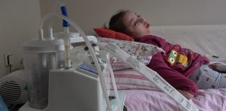 Zeytin çekirdeği küçük kızı felç etti