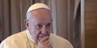 Vatikan, çocuk istismarcısı Apuron’u görevinden uzaklaştırdı