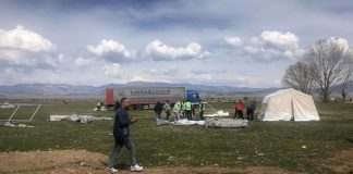 Deprem bölgesinde yaralar sarılmaya başlandı