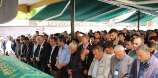 Çöp toplama aracının altında kalan işçi, feci şekilde can verdi