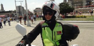 4 çocuk annesi motosikletli kurye Kadriye Mercan