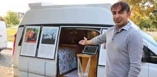 Mevsimlik işçileri fotoğraflamak için bakanlıktaki görevinden istifa edip karavan aldı