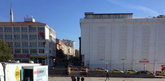 Mobil Trafik Eğitim Tırı trafik eğitimi veriyor