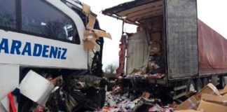 Çankırı’da otobüs tıra çarptı: 31 yaralı