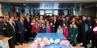 Ümraniye Belediyesi okullara spor malzemesi dağıttı