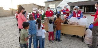 Depremzedelerin yaraları sarılıyor