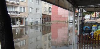 Sağanak yağış İnegöl’de yolları göle çevirdi