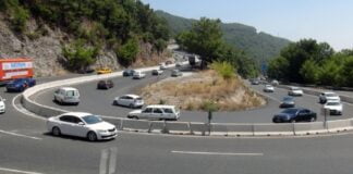 Karayolunda yine uzun kuyruklar oluştu