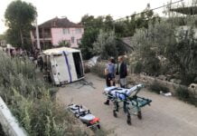 Manisa’da üzüm işçilerini taşıyan minibüs ile tır çarpıştı: 26 yaralı