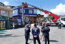 Yuvasına kavuşan sevimli leylek eşinin yolunu gözlüyor leylek